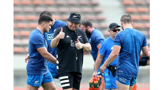 Primera sesión de entrenamiento matinal de los All Blacks en Japón