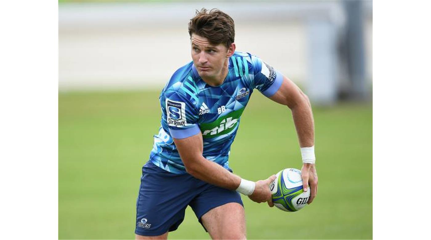 Beauden Barrett con destino a Japón 