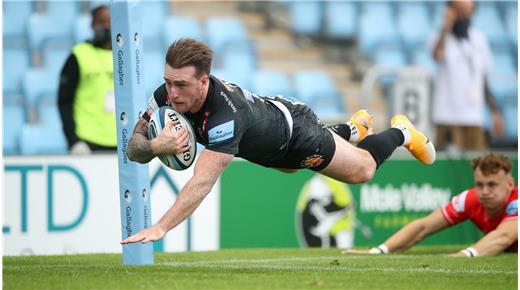 Exeter ganó y continúa como líder