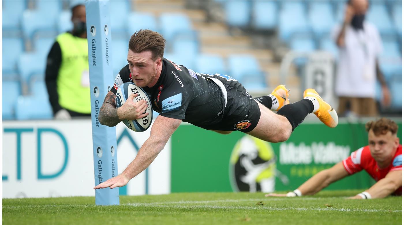 Exeter ganó y continúa como líder