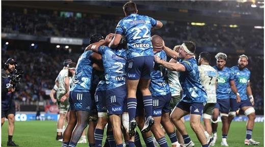 Blues se impuso ante la historia