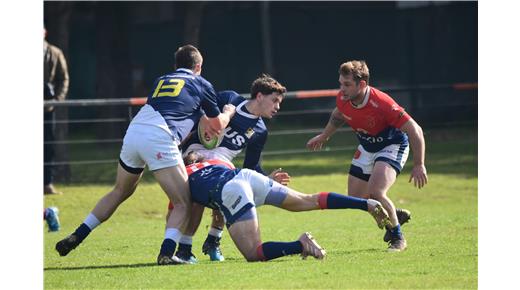 CHAMPAGNAT LE GANÓ A DEPORTIVA FRANCESA Y ES EL ÚNICO ESCOLTA DEL PUNTERO