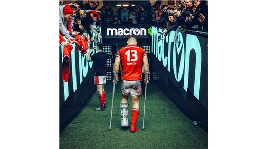 GEORGE NORTH SE RETIRÓ LESIONADO ANTE ITALIA Y LE DIJO ADIÓS AL RUGBY