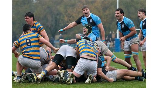El partido fue muy parejo y friccionado, con duelo de Pumitas en el marcador en el primer tiempo, Universitario se llevó la victoria por 10-6.