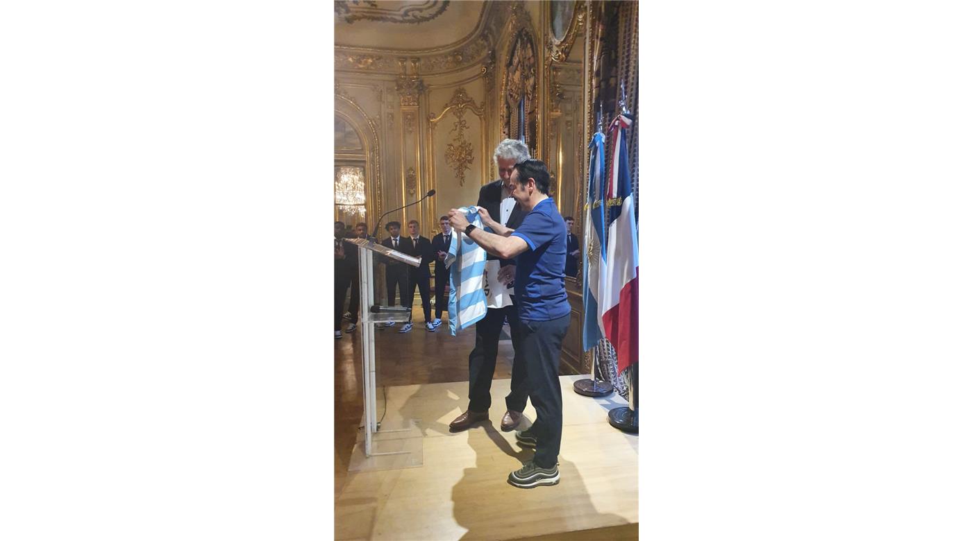 EL EMBAJADOR DE FRANCIA RECIBIÓ A LOS PUMAS Y AL PRESIDENTE DE LA UAR