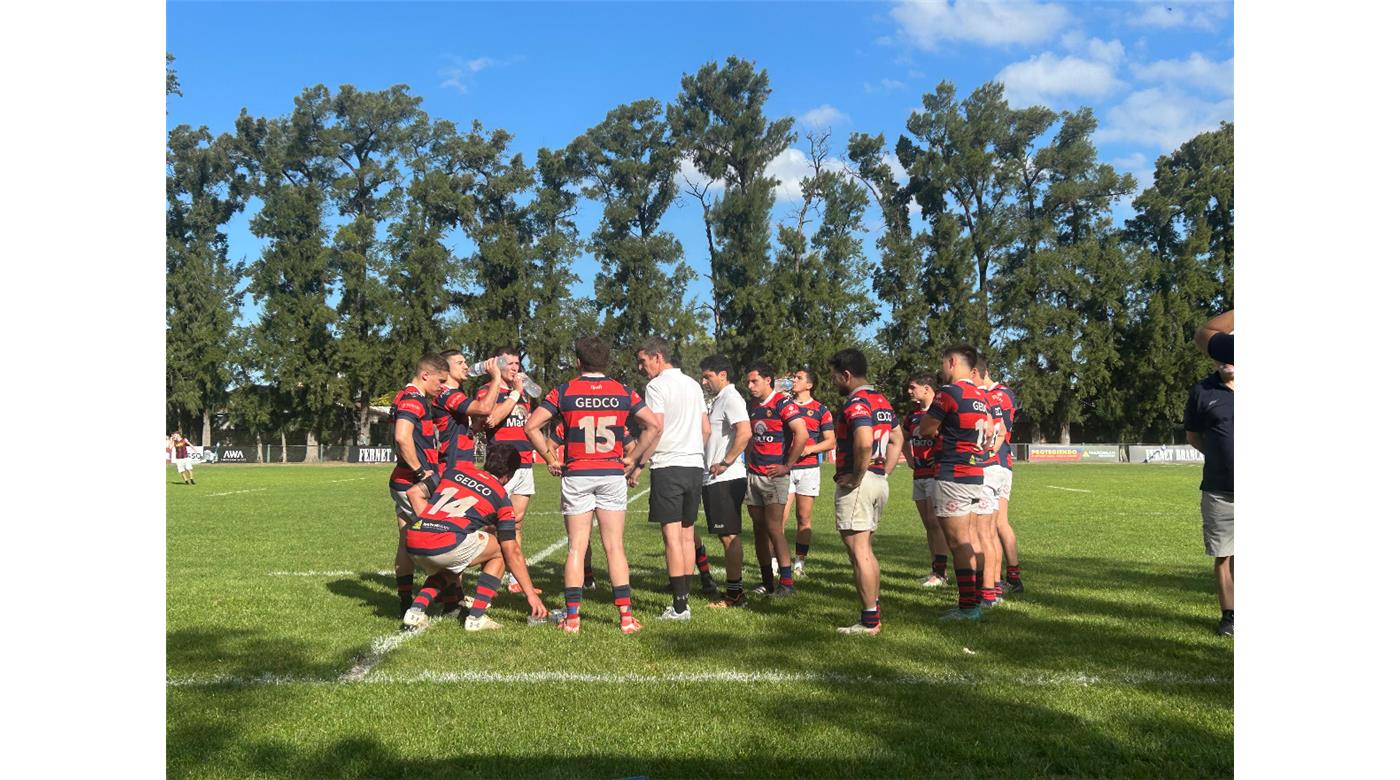 EN LA ÚLTIMA JUGADA, CURUPAYTÍ SE QUEDÓ CON UN TRABAJADO TRIUNFO ANTE LOMAS ATHLETIC
